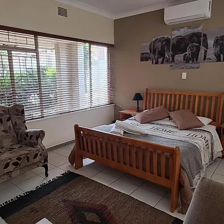 8 Austin Street Accommodation Klerksdorp Room photo